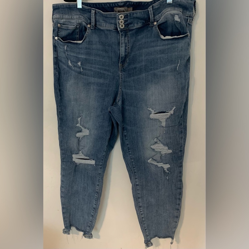 Torrid Feel The Fit Jegging Size 24R Distressed Skinny Jeans Light Wash Denim